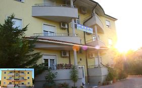 Yellow House Pula